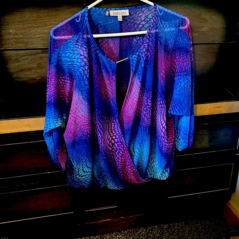 Women’s medium blouse